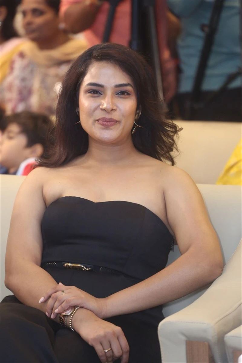 Telugu Actress Hari Teja at Aa Okkati Adakku Movie Pre Release Event